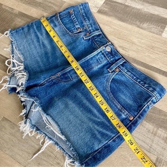 LEVI’S 501 Premium Denim Button Fly Jean Cutoff Shorts Size 30 - Picture 6 of 13